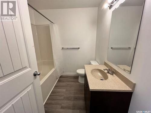 1640 C Avenue N, Saskatoon, SK - Indoor Photo Showing Bathroom