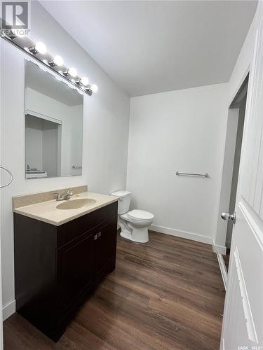 1640 C Avenue N, Saskatoon, SK - Indoor Photo Showing Bathroom