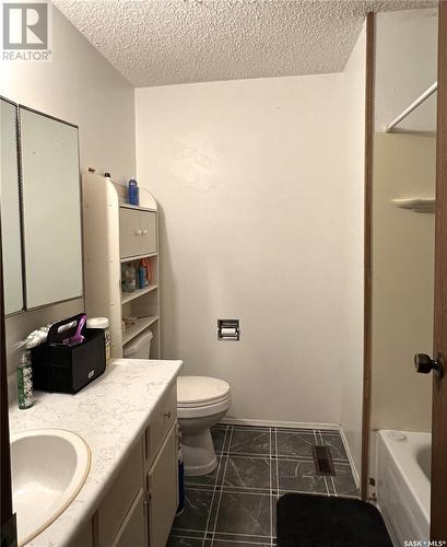 904 Railway Avenue, Loon Lake, SK - Indoor Photo Showing Bathroom