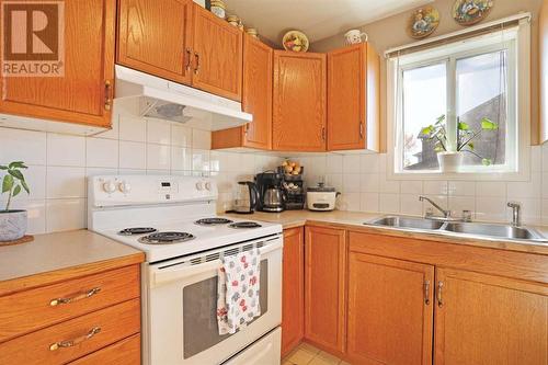 Kitchen View 2 - 319 16 Street E, Brooks, AB - Indoor Photo Showing Kitchen With Double Sink