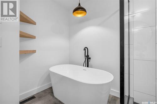 1315 Edward Avenue, Saskatoon, SK - Indoor Photo Showing Bathroom