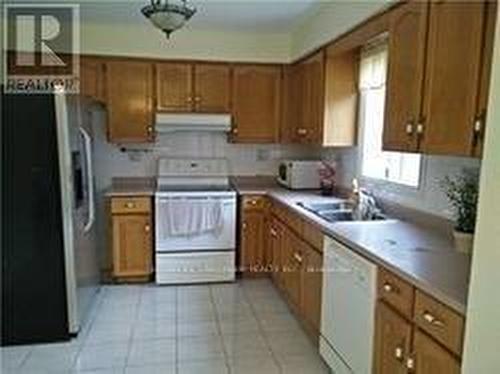 120 Bendamere Crescent, Markham, ON - Indoor Photo Showing Kitchen With Double Sink