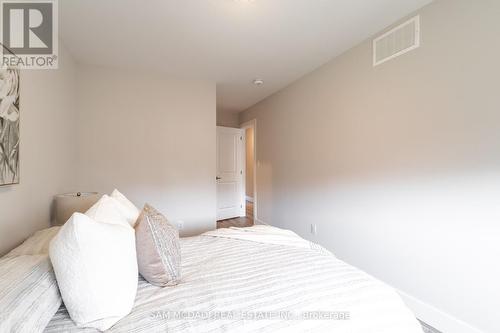 121 Black Willow Crescent, Blue Mountains, ON - Indoor Photo Showing Bedroom