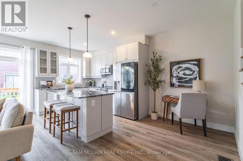 121 Black Willow Crescent, Blue Mountains, ON - Indoor Photo Showing Kitchen