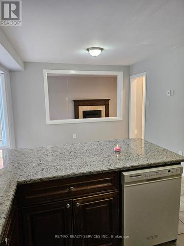 57 Blackmere Circle, Brampton, ON - Indoor Photo Showing Kitchen