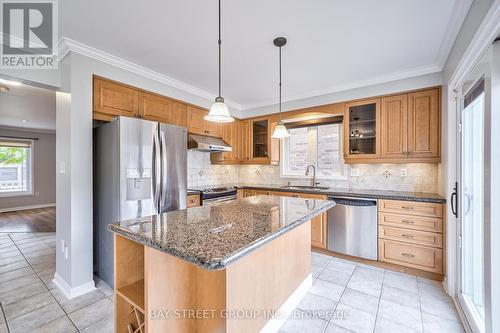 18 Leagrove Street, Brampton, ON - Indoor Photo Showing Kitchen With Stainless Steel Kitchen With Upgraded Kitchen