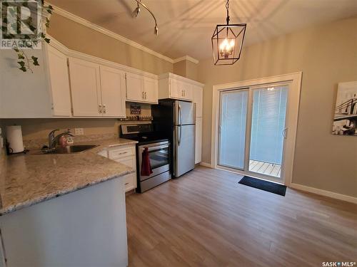 240 4Th Avenue Ne, Swift Current, SK - Indoor Photo Showing Kitchen