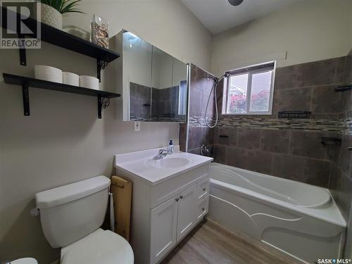 240 4Th Avenue Ne, Swift Current, SK - Indoor Photo Showing Bathroom