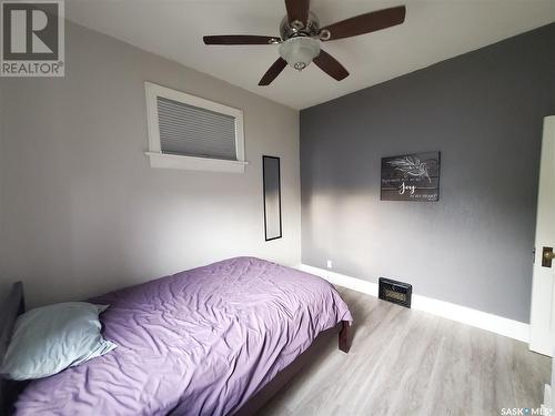 240 4Th Avenue Ne, Swift Current, SK - Indoor Photo Showing Bedroom