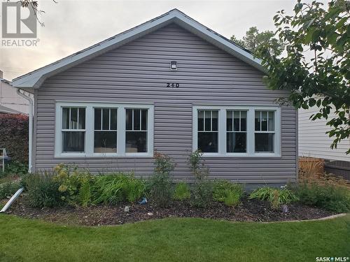 240 4Th Avenue Ne, Swift Current, SK - Outdoor