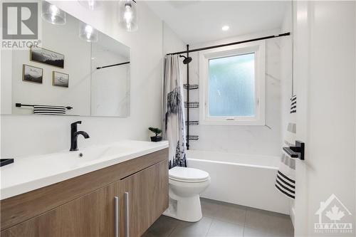 1463 Meadow Drive, Ottawa, ON - Indoor Photo Showing Bathroom