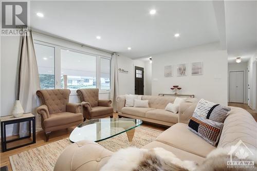 1463 Meadow Drive, Ottawa, ON - Indoor Photo Showing Living Room