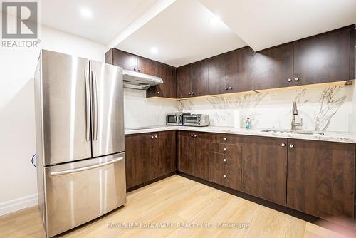 5848 Chorley Place, Mississauga, ON - Indoor Photo Showing Kitchen