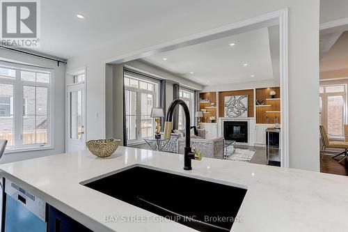 146 Petgor Path, Oakville, ON - Indoor Photo Showing Kitchen