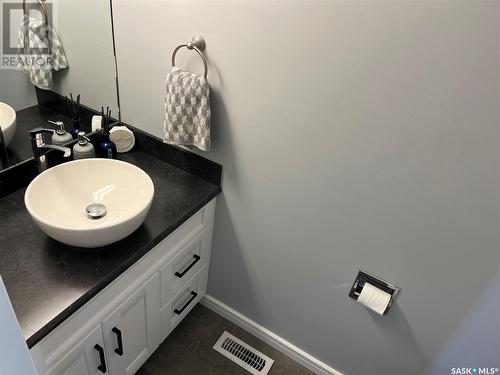 272 Plainsview Drive, Regina, SK - Indoor Photo Showing Bathroom