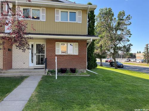 272 Plainsview Drive, Regina, SK - Outdoor With Facade