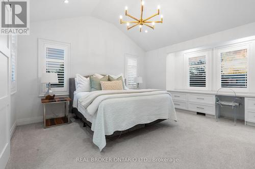 3 Oak Ridge Court, East Gwillimbury, ON - Indoor Photo Showing Bedroom