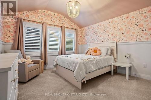 3 Oak Ridge Court, East Gwillimbury, ON - Indoor Photo Showing Bedroom