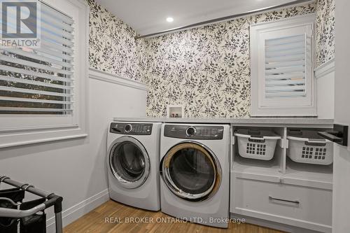 3 Oak Ridge Court, East Gwillimbury, ON - Indoor Photo Showing Laundry Room