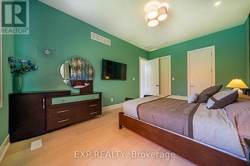 5 Birch Knoll Road, Georgina, ON - Indoor Photo Showing Bedroom