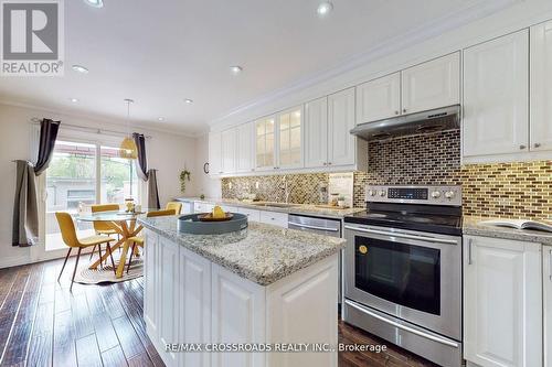 43 Pilkington Crescent, Vaughan, ON - Indoor Photo Showing Kitchen With Upgraded Kitchen