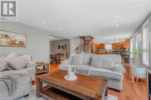 82 Rymal Road E, Hamilton, ON - Indoor Photo Showing Living Room