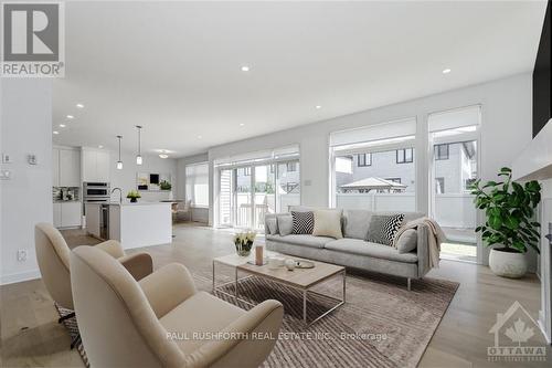 525 Supernova Street, Ottawa, ON - Indoor Photo Showing Living Room