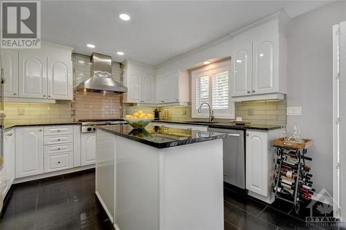 122 Marshfield Street, Ottawa, ON - Indoor Photo Showing Kitchen With Upgraded Kitchen