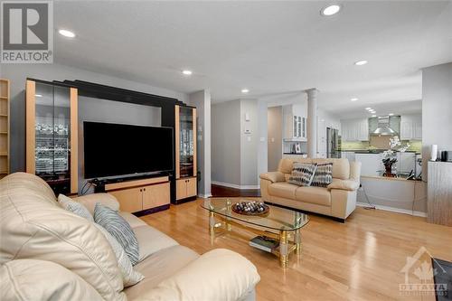 122 Marshfield Street, Ottawa, ON - Indoor Photo Showing Living Room