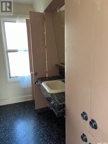 472 Athabasca Street W, Moose Jaw, SK - Indoor Photo Showing Bathroom