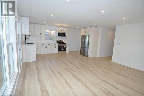 857 9Th Avenue E, Owen Sound, ON - Indoor Photo Showing Kitchen