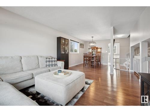 6304 187 St Nw, Edmonton, AB - Indoor Photo Showing Living Room