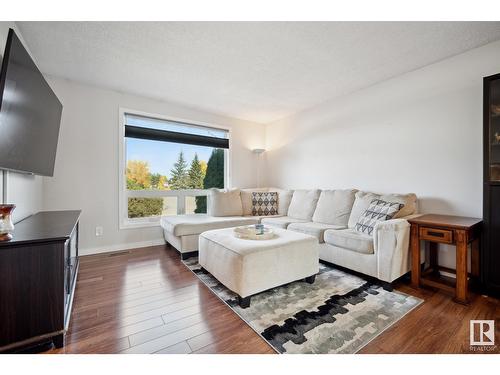 6304 187 St Nw, Edmonton, AB - Indoor Photo Showing Living Room