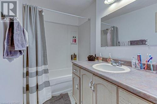 Unit 1 bathroom - 751 Nelson Street, Woodstock, ON - Indoor Photo Showing Bathroom