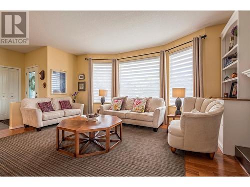 3 Quail Vista Place, Vernon, BC - Indoor Photo Showing Living Room