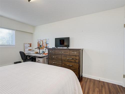 315-2040 White Birch Rd, Sidney, BC - Indoor Photo Showing Bedroom