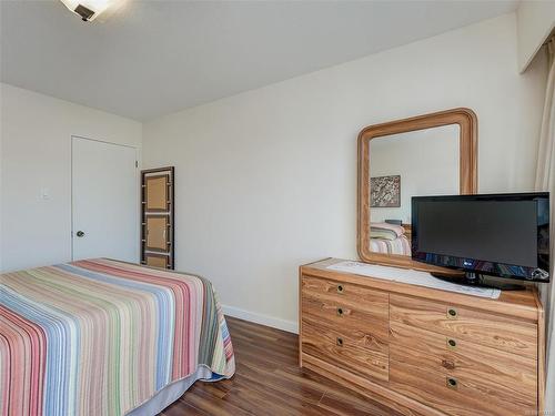 315-2040 White Birch Rd, Sidney, BC - Indoor Photo Showing Bedroom