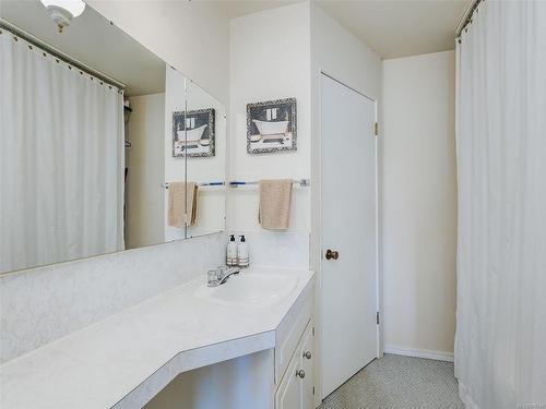 315-2040 White Birch Rd, Sidney, BC - Indoor Photo Showing Bathroom