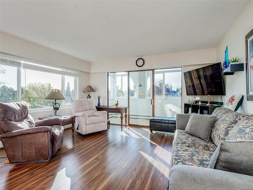 315-2040 White Birch Rd, Sidney, BC - Indoor Photo Showing Living Room