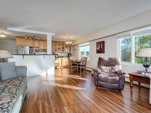 315-2040 White Birch Rd, Sidney, BC - Indoor Photo Showing Living Room