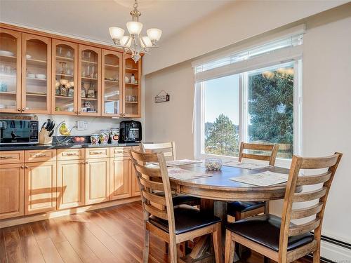 315-2040 White Birch Rd, Sidney, BC - Indoor Photo Showing Dining Room