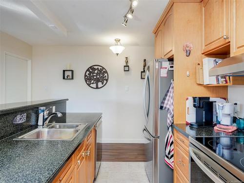 315-2040 White Birch Rd, Sidney, BC - Indoor Photo Showing Kitchen With Double Sink