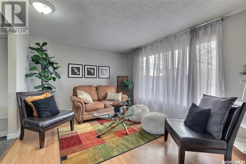 3704 Sherwood Drive, Regina, SK - Indoor Photo Showing Living Room