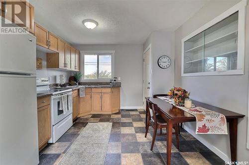 3704 Sherwood Drive, Regina, SK - Indoor Photo Showing Kitchen