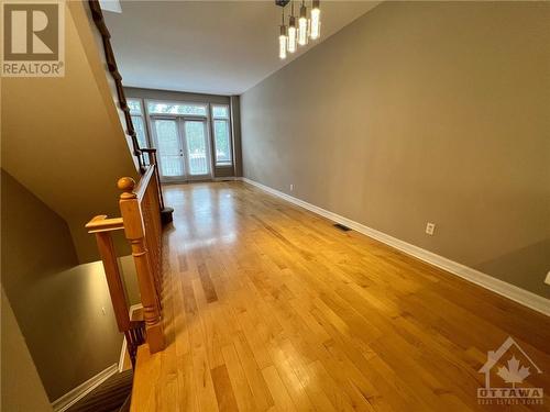 Eating area with gleaming hardwood throughout main floor - 407 Mackay Street Unit#B, Ottawa, ON - Indoor Photo Showing Other Room