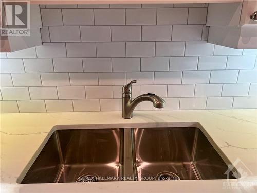 B - 407 Mackay Street, Ottawa, ON - Indoor Photo Showing Kitchen With Double Sink