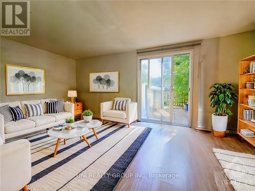 D - 1468 Heatherington Road, Ottawa, ON - Indoor Photo Showing Living Room