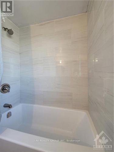 D - 1468 Heatherington Road, Ottawa, ON - Indoor Photo Showing Bathroom