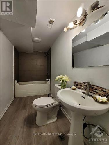 D - 1468 Heatherington Road, Ottawa, ON - Indoor Photo Showing Bathroom