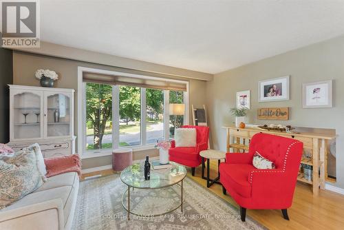 799 Rodney Court, Oshawa (Centennial), ON - Indoor Photo Showing Living Room